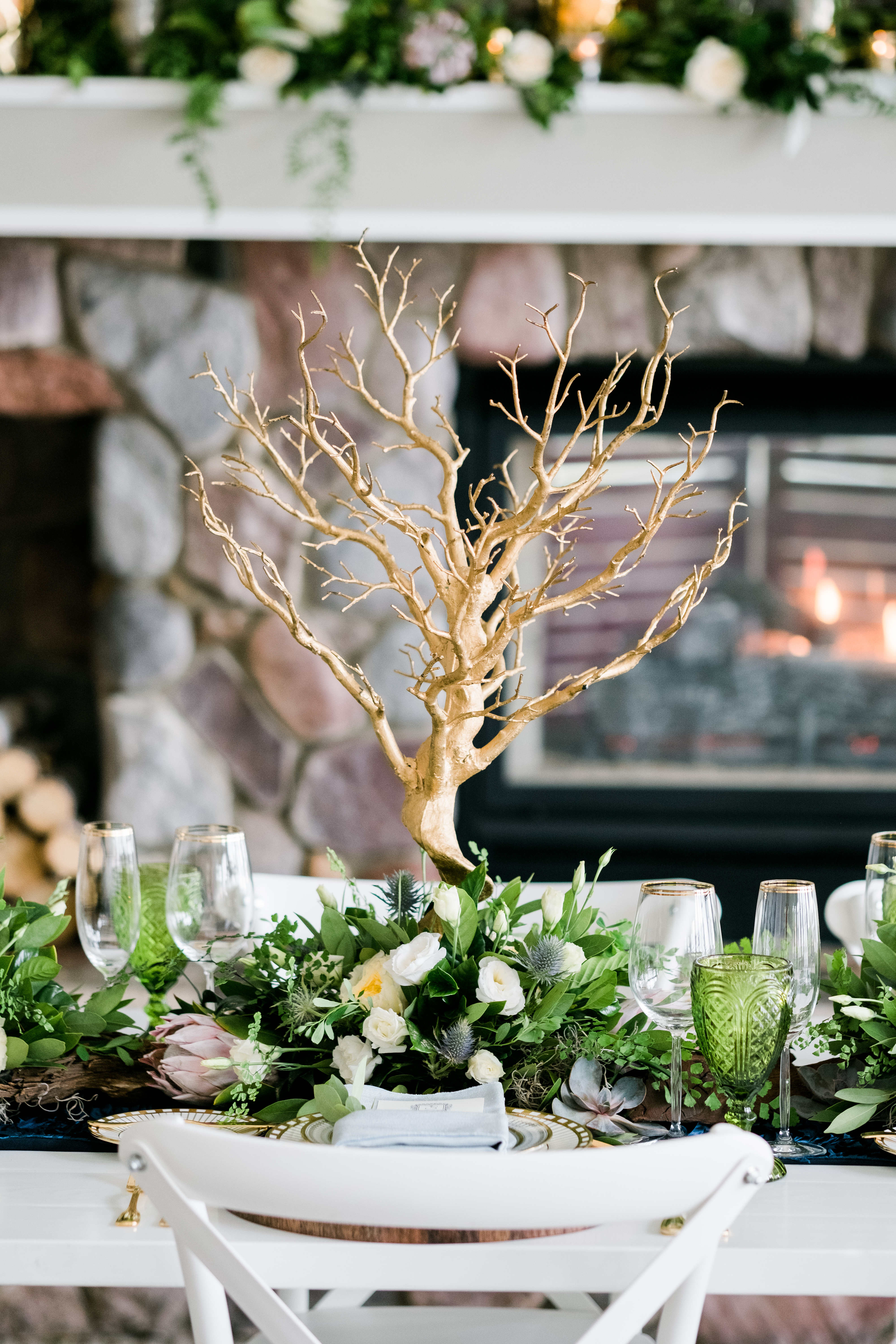 Metallic Gold Manzanita Centerpiece Tree w/Acrylic Chains - One Stop Hop  Party Rentals