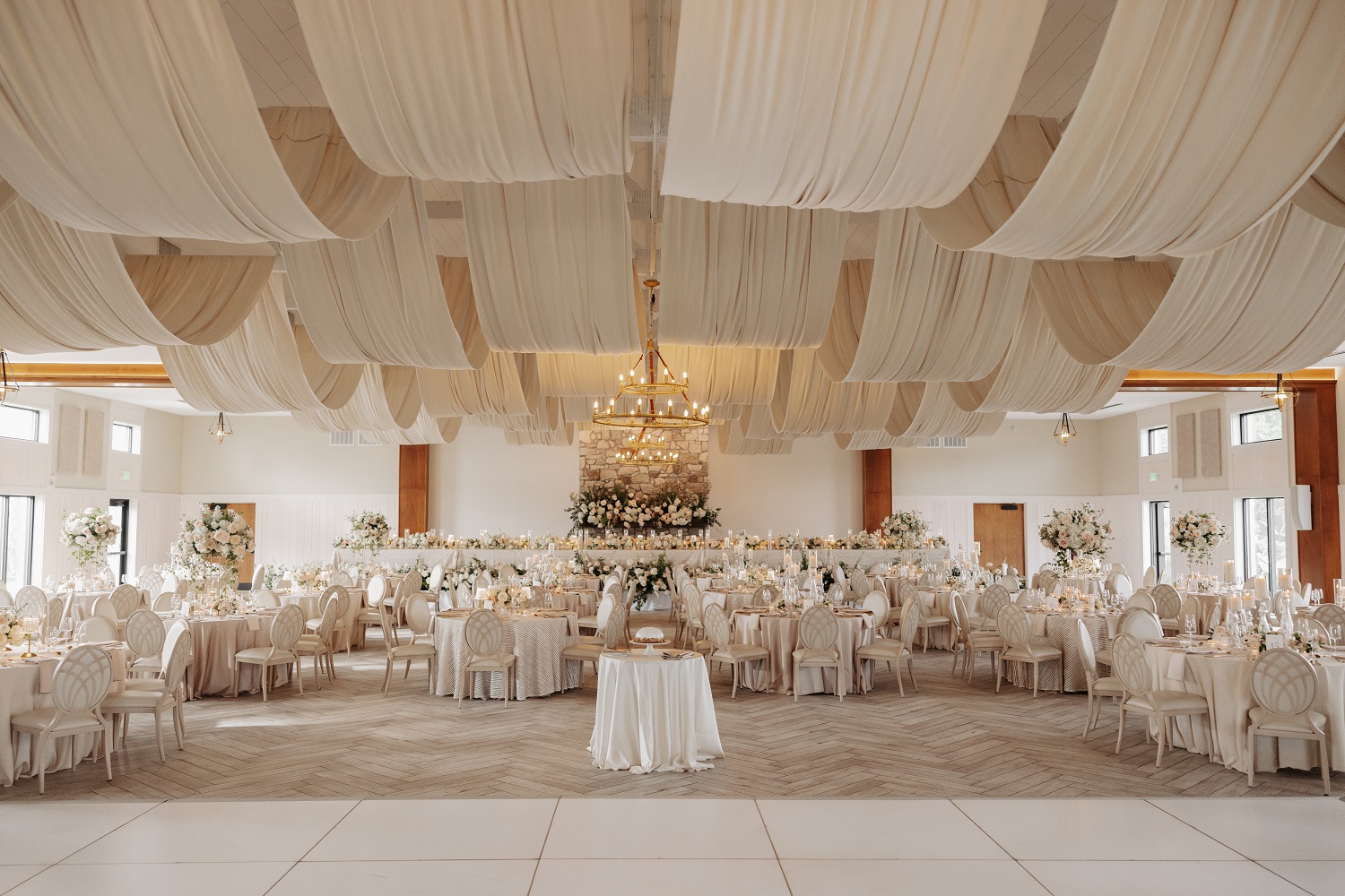 Décor : CEILING DRAPING | Après Event Décor and Tent Rental