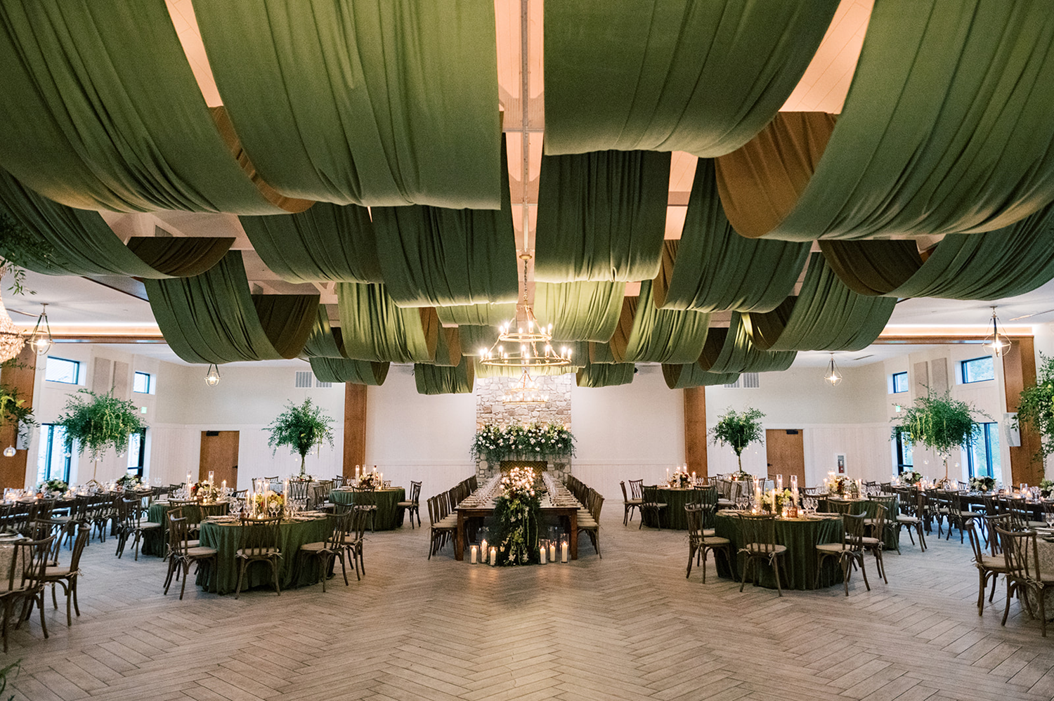Décor : CEILING DRAPING | Après Event Décor and Tent Rental
