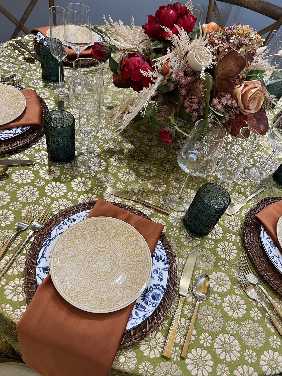 LINEN : Green Daisy | Après Event Décor and Tent Rental