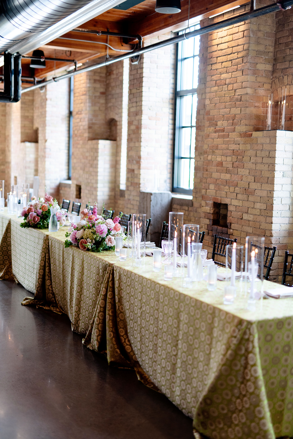 LINEN : Green Daisy | Après Event Décor and Tent Rental
