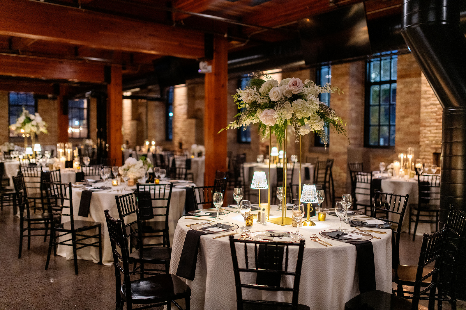 LINEN : Ivory Plateau | Après Event Décor and Tent Rental