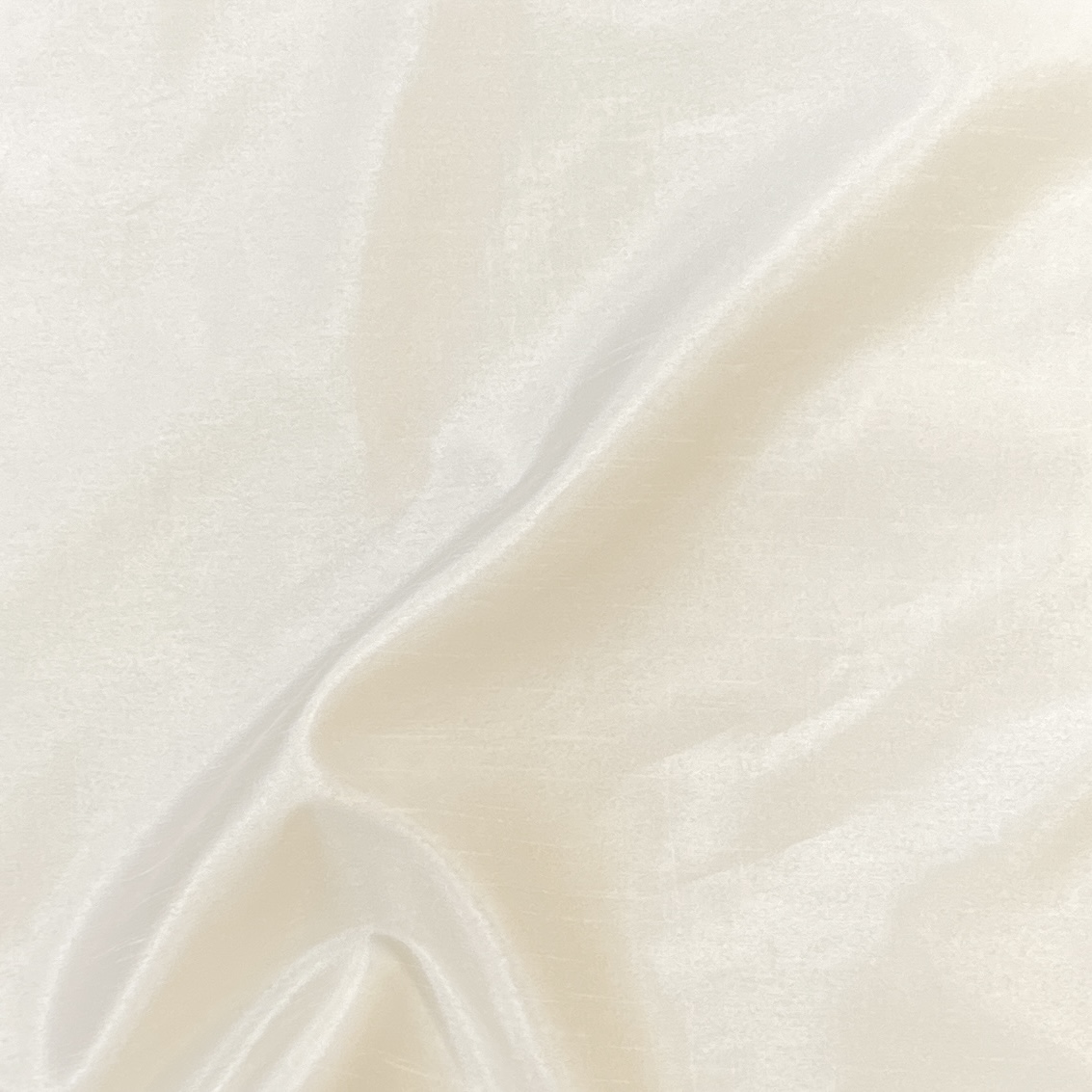 Rent the Shantung White 132 Round Linen