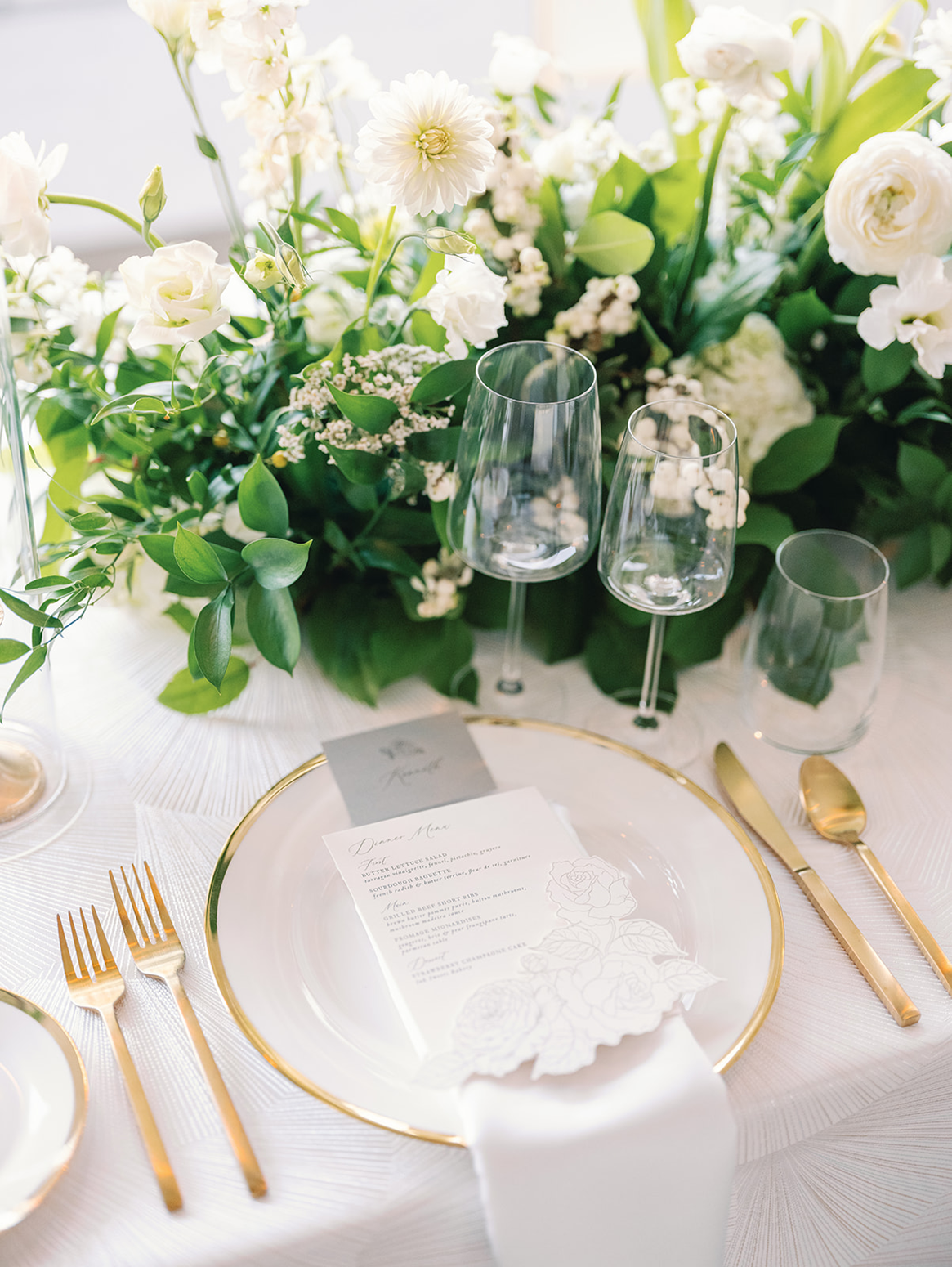 Charger Plates : Wilshire Gold Service Plate | Après Event Décor and ...